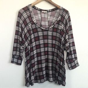 Pleione Plaid Print Knit Top Womens Size Medium Burgundy Black White Rayon Blend